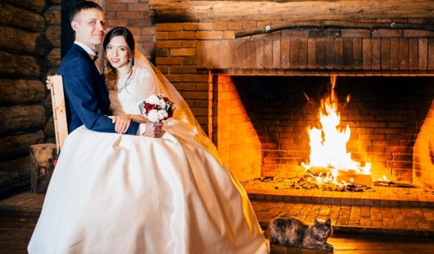 Пара у камина