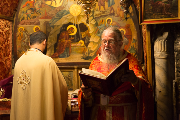 Чтение псалм Чтение псалм батюшкой в церкви