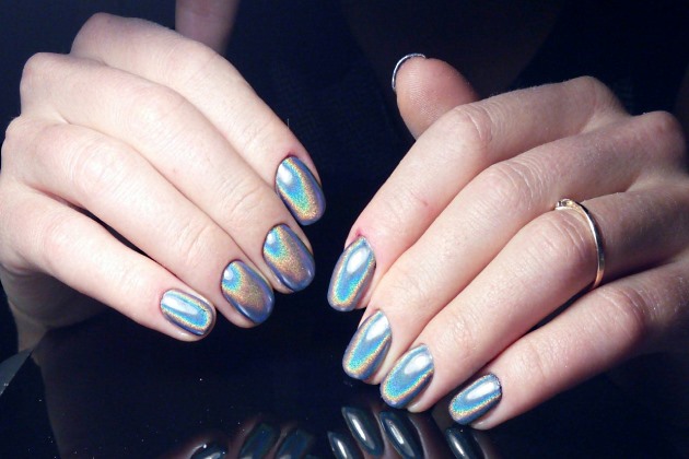 Маникюр голография