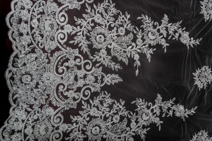 Особенности изготовления и основные характеристики гипюра