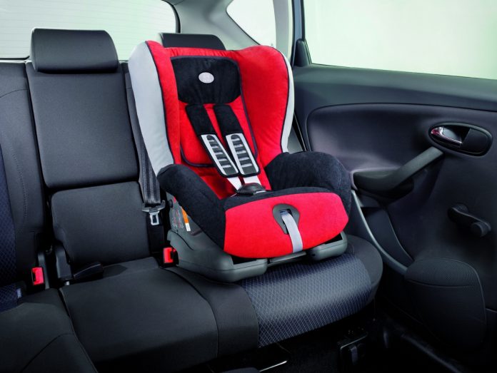 Как осуществляется химчистка автокресла