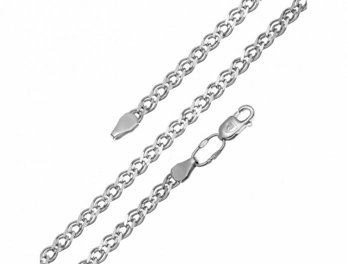 Как носить серебряные цепочки, чтобы выглядеть стильно?