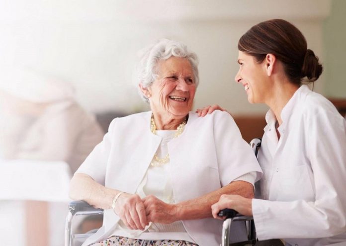 Дом престарелых: преимущества и особенности