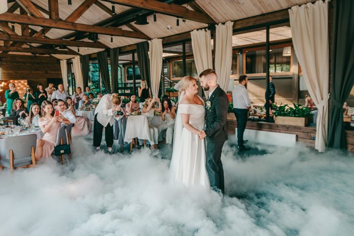 Тяжелый дым на свадьбу: стоит ли заказать