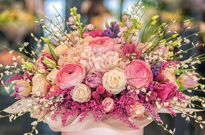 Доставка цветов в Барнауле: особенности и преимущества услуги