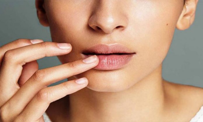 Средства по уходу за кожей губ