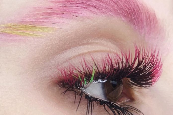 Нюансы при выборе цветных ресниц