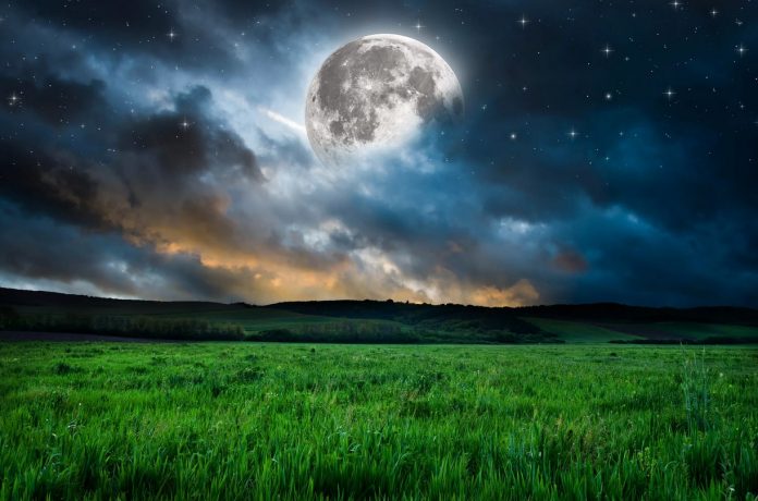 Луна в натальной карте: что это значит