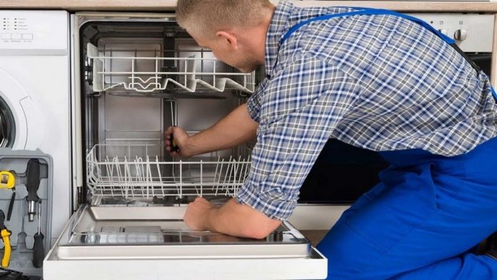 Ремонт посудомоечной машины: сделать самому или обратиться к мастеру?