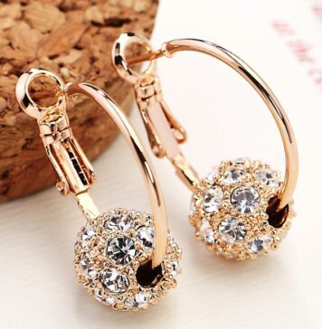 Привлекательность серег: Руководство по стилям и материалам