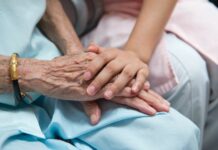 Преимущества и особенности ухода за пожилыми людьми в домах престарелых