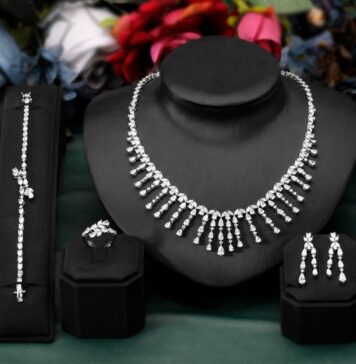 Чем отличаются украшения класса люкс