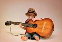 Курсы игры на гитаре для детей: воспитание музыкальной страсти