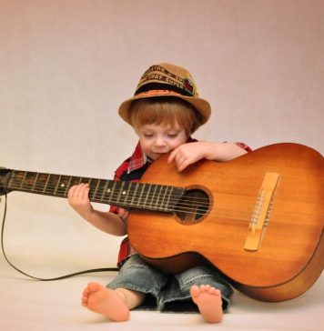 Курсы игры на гитаре для детей: воспитание музыкальной страсти