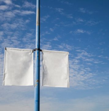 Откройте для себя яркий мир флагов Winder: очаруйте свою аудиторию флажками для уличной рекламы