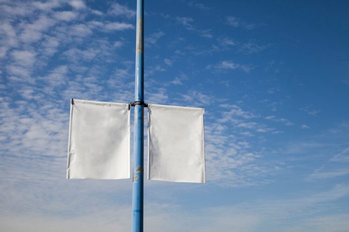 Откройте для себя яркий мир флагов Winder: очаруйте свою аудиторию флажками для уличной рекламы