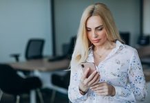 Женский телефон в мире бизнеса