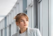 Женские Бизнес-Костюмы — Стиль и Профессионализм