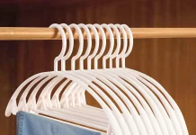 Зачем и какие нужны вешалки в гардеробе?