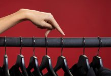 Зачем и какие нужны вешалки в гардеробе?