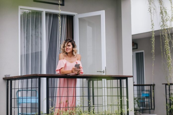 Дизайн балконов и лоджий: какие особенности услуги