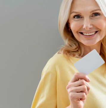 Кредитные карты для пенсионеров: какие особенности и преимущества