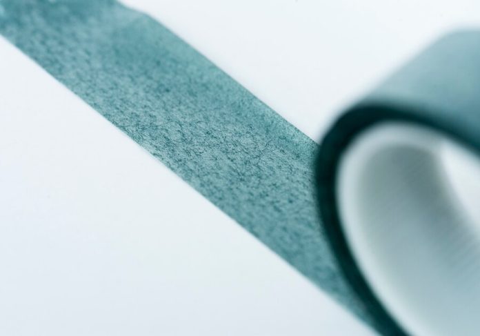 Швейная фурнитура и лента липучка оптом: какие особенности