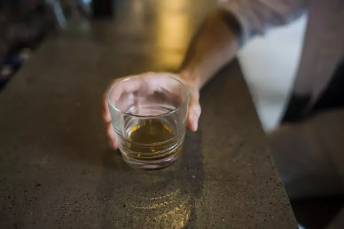 Как вывести человека из запоя