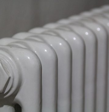 Как слить воду с батареи отопления в квартире