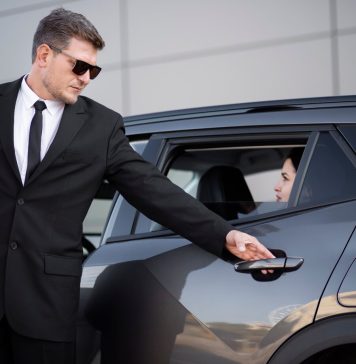 Аренда автомобиля представительского класса с водителем: комфорт и стиль на каждом шагу
