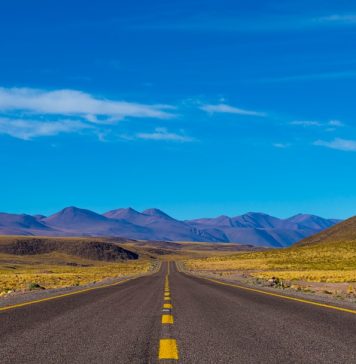 Гранитный бортовой камень: надежность и эстетика для дорог и тротуаров