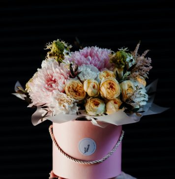 Букет в коробке: стильный способ подарить эмоции