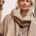 Тренды сезона — модные расцветки и фасоны женских кашемировых шарфов