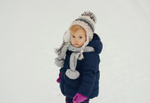 Как выбрать зимний комбинезон для мальчика: тепло и комфорт в холодную погоду