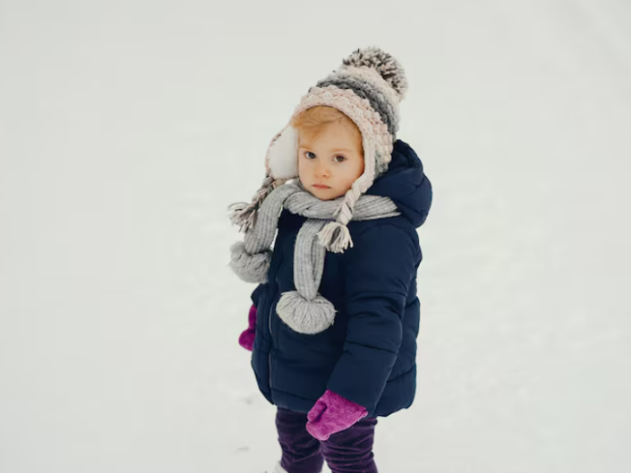 Как выбрать зимний комбинезон для мальчика: тепло и комфорт в холодную погоду