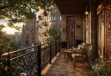 Установка рольставней на балкон превращает обычное пространство в комфортную зону отдыха