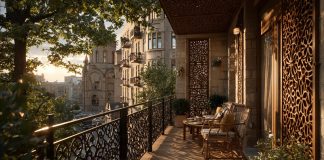 Установка рольставней на балкон превращает обычное пространство в комфортную зону отдыха