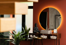 Зеркала со встроенными LED элементами для ванной комнаты