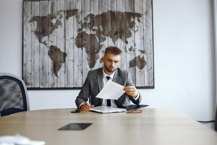 Миграционный юрист: ключевой специалист в вопросах переселения и легализации