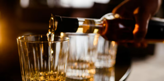 Алкогольный делирий («белочка»): первые признаки и действия родственников до приезда врача