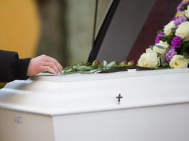 Как выбрать похоронное бюро, которое не превратит прощание в дополнительную боль