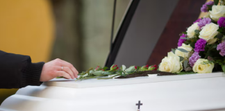 Как выбрать похоронное бюро, которое не превратит прощание в дополнительную боль