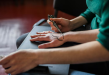 Православные бусины из серебра с позолотой: духовная красота и вечная символика